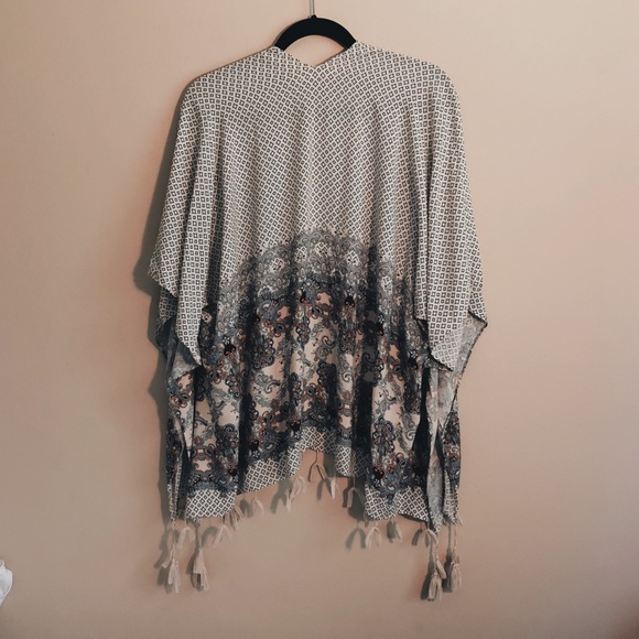 *NWOT* | Boho Floral Shawl/Poncho/Cardigan - Picture 5 of 5